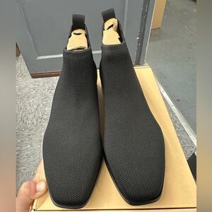 Vivaia boots size US 8/M